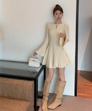 【2色】 ミニドレス キャバドレス セクシー ヘプバーン ニットワンピース トランペットスリーブ フレアスカート Aライン お出かけ デートLW2-OYF64044