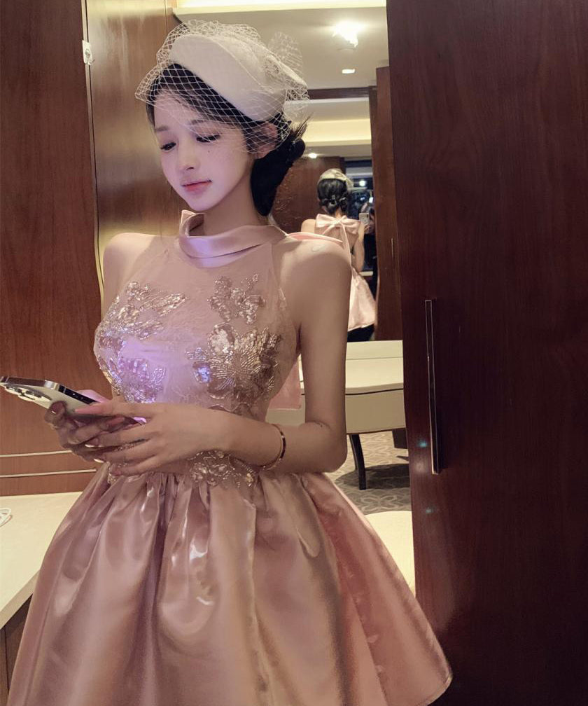 ラッカゴスペル　微高レート　スリーブ付き ミニドレス キャバドレス ホルターネック セクシー キラキラ