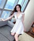 【black＆white】ミニドレス セクシー キャバドレス Aライン フリル キラキラ Vネック 谷間魅せ XH2-DD7895