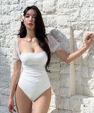 【2点セット】フリル付きスイムワンピース スカート 白 ワンショルダー風 温泉・海・旅行に最適な水着コーデ XH7-XYX-WX3126